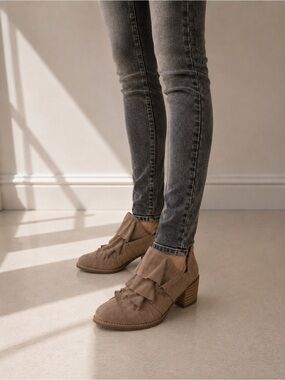 Seychelles ankle booties tan beige leather woven details chunky heeled size 6